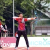 Cung thủ Nông Văn Linh (Việt Nam) thi đấu nội dung bắn cung 1 dây trong trận tranh huy chương Vàng với Indonesia. (Ảnh: Tuấn Đức/TTXVN)