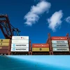 Tàu container của Công ty vận tải biển Maersk (Đan Mạch) neo tại cảng Gothenburg, Thụy Điển chờ bốc hàng. (Ảnh: AFP/TTXVN)