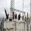 Thi công tại trạm biến áp 220 kV Bắc Quang. (Ảnh: Huy Hùng/TTXVN)