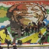 56.685 lon thực phẩm được dùng để xếp bức tranh khảm chân dung của cựu tổng thống Nelson Mandela ở Trung tâm hội nghị quốc tế tại thành phố Cape Town. Bức tranh có kích thước khoảng 472,5m2 và mất 6 giờ thực hiện. (Ảnh: Hồng Minh/TTXVN)