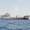 Tàu Cảnh sát biển 6007 thực hiện nhiệm vụ trên biển. (Ảnh: Tiến Thành/TTXVN)