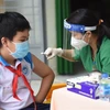 Tiêm vaccine phòng COVID-19 cho các em học sinh Trường Trung học cơ sở Trần Hưng Đạo, thành phố Biên Hòa, Đồng Nai. (Ảnh: Lê Xuân/TTXVN)