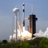 Tên lửa Falcon 9 của Space X đưa tàu Crew Dragon rời bệ phóng tại Trung tâm vũ trụ Kennedy ở Florida (Mỹ) ngày 8/4. (Ảnh: AFP/TTXVN)