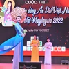 Thí sinh Hồ Vân Thư thể hiện xuất sắc phần thi áo dài. (Ảnh: Hằng Linh/Vietnam+)