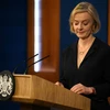 Thủ tướng Anh Liz Truss phát biểu họp báo ở London ngày 14/10. (Ảnh: AFP/TTXVN)