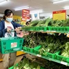 Khách mua hàng hóa bình ổn giá tại siêu thị Bách Hóa Xanh, quận Phú Nhuận (Thành phố Hồ Chí Minh). (Ảnh: Hồng Đạt/TTXVN)