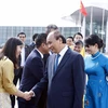 Chủ tịch nước Nguyễn Xuân Phúc và Phu nhân tại sân bay Quốc tế Nội Bài. (Ảnh: Thống Nhất/TTXVN)