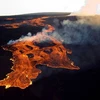 Dòng dung nham đỏ rực trào ra từ miệng núi lửa Mauna Loa. (Nguồn: AFP)
