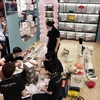 Lực lượng chức năng đang kiểm tra cửa hàng thời trang Trang Nemo style. (Nguồn: Facebook)