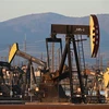 Một giếng dầu tại Kern, California, Mỹ. (Ảnh: AFP/TTXVN)