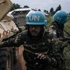 Binh sỹ gìn giữ hòa bình LHQ (MONUSCO) tuần tra tại Dhedja, Cộng hòa Dân chủ Congo. (Ảnh: AFP/TTXVN)