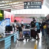 Khách du lịch làm thủ tục tại sân bay ở thành phố Tam Á, đảo Hải Nam, Trung Quốc. (Ảnh: AFP/TTXVN)