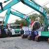 Xe máy công trình thực hiện Khởi công xây dựng cầu Rạch Miễu 2. (Ảnh: Huỳnh Phúc Hậu/TTXVN)