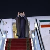 Tổng thống Iran Ebrahim Raisi lên máy bay tại sân bay quốc tế Mehrabad ở Tehran, bắt đầu chuyến công du tới Trung Quốc. (Ảnh: AFP/TTXVN)