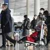 Người dân tới sân bay ở Bắc Kinh, Trung Quốc, để về quê sum họp cùng gia đình trong dịp Tết Nguyên đán. (Ảnh: Kyodo/TTXVN)