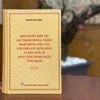 Cuốn sách "Kiên quyết, kiên trì đấu tranh phòng, chống tham nhũng, tiêu cực, góp phần xây dựng Đảng và Nhà nước ta ngày càng trong sạch, vững mạnh" của Tổng Bí thư Nguyễn Phú Trọng.