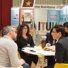 Các doanh nghiệp Việt Nam và khách hàng trao đổi về sản phẩm tại Hội chợ Biofach 2023, tổ chức tại thành phố Nürnberg, bang Bayern, miền Nam nước Đức. (Ảnh: TTXVN phát)