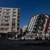 Những tòa nhà bị hư hại sau động đất ở Antakya, tỉnh Hatay, Thổ Nhĩ Kỳ. (Ảnh: AFP/TTXVN)