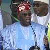 Ông Bola Tinubu (giữa) phát biểu tại phiên họp đặc biệt của APC tại Abuja, ngày 8/6/2022. (Ảnh: AFP/TTXVN)