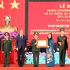 Phó Chủ tịch nước Võ Thị Ánh Xuân trao Huân chương Lao động hạng Nhất cho Trung tâm Nhiệt đới Việt-Nga. (Ảnh: Trọng Đức/TTXVN)