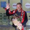 Huấn luyện viên Jurgen Klinsmann tại sân bay Incheon. (Nguồn: Yonhap)