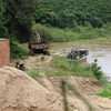 Hiện trường khai thác cát trái phép trên sông Đa Dâng. (Nguồn: Báo Lâm Đồng)