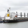 Tàu chở ngũ cốc rời cảng Odessa, Ukraine. (Ảnh: AFP/TTXVN)