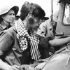 Điện báo viên Việt Nam Thông tấn xã dừng chân ở Trảng Bàng (Tây Ninh) để chuyển về căn cứ tin Tổng thống ngụy quyền Dương Văn Minh tuyên bố đầu hàng, ngày 30/4/1975. (Ảnh: Tư liệu TTXVN)