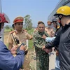 Công an tỉnh Phú Yên bắt giữ Nguyễn Văn Công đang lẩn trốn trên xe khách. (Ảnh: TTXVN phát)