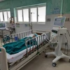 Em A. K đang được điều trị tại Khoa Hồi sức tích cực và Chống độc - Bệnh viện Đa khoa tỉnh Kon Tum. (Ảnh: Khoa Chương/TTXVN)