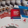 Tờ rơi tuyên truyền phòng, chống HIV/AIDS tại Nam Phi. (Ảnh Hoàng Minh/TTXVN)