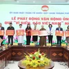 Các đơn vị ký ủng hộ Quỹ "Vì biển, đảo Việt Nam" của thành phố Hà Nội năm 2023. (Ảnh: TTXVN phát)
