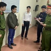 Cơ quan Cảnh sát điều tra Công an tỉnh Bắc Giang thực hiện các thủ tục tố tụng đối với bị can Nguyễn Văn Nhiên (đứng thứ 2 từ trái sang). (Nguồn: Công an Tỉnh Bắc Giang)