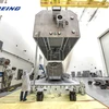 Các thành viên nhóm Boeing đóng gói các vệ tinh O3b mPOWER để chuẩn bị vận chuyển. (Nguồn: Boeing)