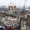 Một công trường xây dựng tại London, Anh. (Ảnh: AFP/TTXVN)