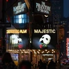 Biển quảng cáo vở nhạc kịch "Bóng ma trong nhà hát" của sân khấu Broadway tại Quảng trường Thời đại ở New York, Mỹ. (Ảnh: AFP/TTXVN)