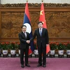 Ủy viên Quốc vụ, Bộ trưởng Ngoại giao Trung Quốc Tần Cương (phải) và Phó Thủ tướng, Bộ trưởng Ngoại giao Lào Saleumxay Kommasith. (Nguồn: Xihua)