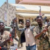 Các binh sỹ Sudan tại căn cứ của Lực lượng hỗ trợ nhanh (RSF) ở thành phố Cảng Sudan, bên bờ Biển Đỏ, ngày 16/4. (Ảnh: AFP/TTXVN)