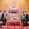 Ông Phan Văn Mãi, Chủ tịch UBND Thành phố Hồ Chí Minh, tiếp ông Philipp Roesler, Lãnh sự danh dự Việt Nam tại Thụy Sĩ, nguyên Phó Thủ tướng Đức. (Ảnh: Xuân Khu/TTXVN)