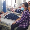 9 em học sinh đang được chăm sóc và theo dõi tại Trung Tâm Y tế Đồng Xoài. (Ảnh: Đậu Tất Thành/TTXVN)