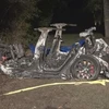 Một chiếc ôtô Tesla cháy rụi tại hiện trường vụ tai nạn ở thành phố Houston, bang Texas, Mỹ, tối 17/4/2021. (Ảnh: ABC News/TTXVN)
