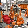Lực lượng Ứng phó thảm họa quốc gia Ấn Độ được triển khai tại hiện trường vụ rò rỉ khí gas ở bang Punjab. (Ảnh: AFP/TTXVN)