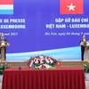 Thủ tướng Phạm Minh Chính và Thủ tướng Đại Công quốc Luxembourg Xavier Bettel gặp gỡ báo chí. (Ảnh: Dương Giang/TTXVN)