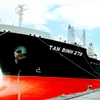 Tàu Tan Binh 279 nhận 23.000 tấn than cục 5a1 xuất khẩu sang Nam Phi. (Ảnh: TTXVN phát)