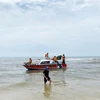 Tìm kiếm cứu nạn tại khu vực biển Ngư Thủy, huyện Lệ Thủy, tỉnh Quảng Bình. (Ảnh: TTXVN phát)