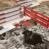 Cuốn sách "Việt Nam 1972. Một đất nước dưới bom đạn. Cùng cuốn sổ ghi chép và máy ảnh trên mọi ngả đường miền Bắc" vừa ra mắt của tác giả Hellmut Kapfenberger. (Ảnh: Mạnh HùngTTXVN)