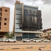 Một tòa nhà bị cháy rụi trong giao tranh giữa Lực lượng Vũ trang Sudan (SAF) và nhóm bán quân sự Các lực lượng Hỗ trợ nhanh (RSF) ở Khartoum ngày 29/5. (Ảnh: AFP/TTXVN)