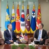 Bộ trưởng Quốc phòng Hàn Quốc Lee Jong-sup (trái) và Thứ trưởng Bộ Quốc phòng Mỹ Colin Kahl. (Nguồn: Yonhap)