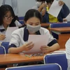 Thí sinh trước giờ làm bài thi tại điểm thi Trường Đại học Khoa học Tự nhiên, Đại học Quốc gia Thành phố Hồ Chí Minh (Quận 5). (Ảnh: Thu Hoài/TTXVN)