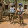 Binh sỹ thuộc Phái bộ gìn giữ hòa bình của LHQ tại Nam Sudan (UNMISS) tuần tra tại Leer, Nam Sudan. (Ảnh: AFP/TTXVN)